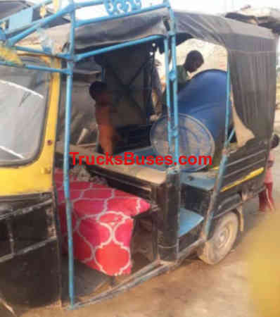 Bajaj RE image 2